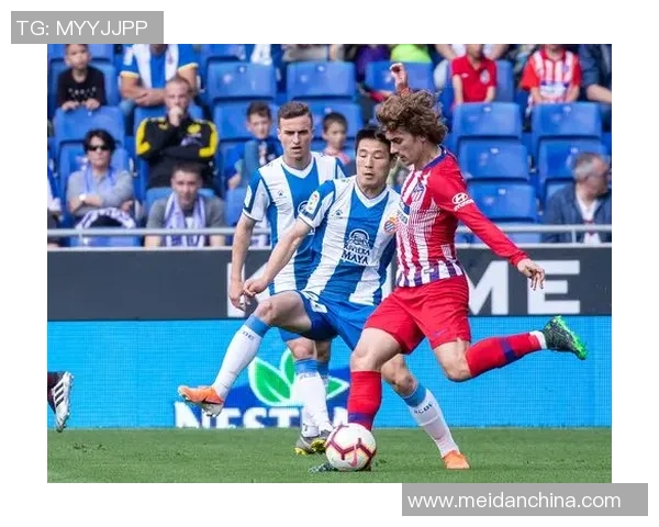 巴萨罗那主场迎战马德里竞技西甲巅峰对决引发球迷热议