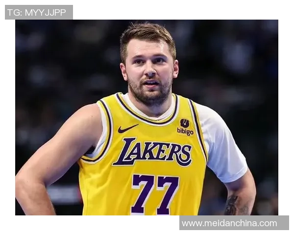 东契奇轰44分创4大神迹：比肩科比！里夫斯戏弄：咱们充满了歹意